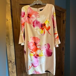 Pretty vacation dress or great for a wedding. Size 12. Worn twice. Lined.